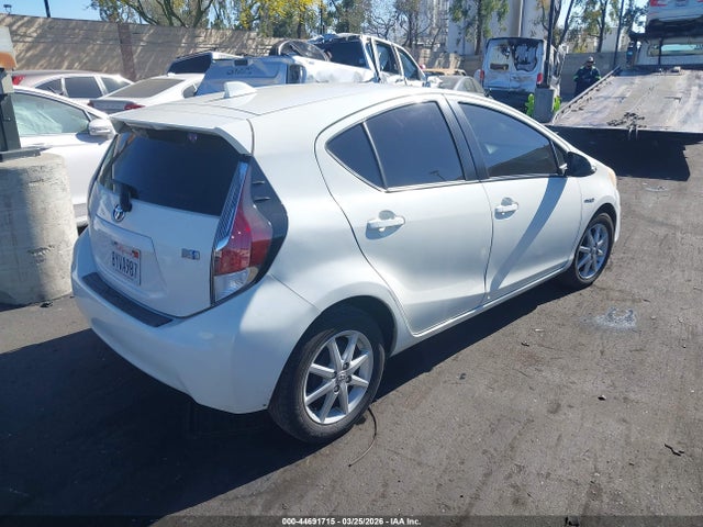 JTDKDTB35F1092666 Toyota Prius C Four