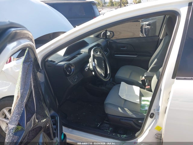 JTDKDTB35F1092666 Toyota Prius C Four