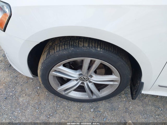 2013 Volkswagen Passat 2.0l Tdi Sel Premium მანქანა იყიდება აუქციონზე, vin: 1VWCN7A37DC014981, აუქციონის ნომერი: 44691760