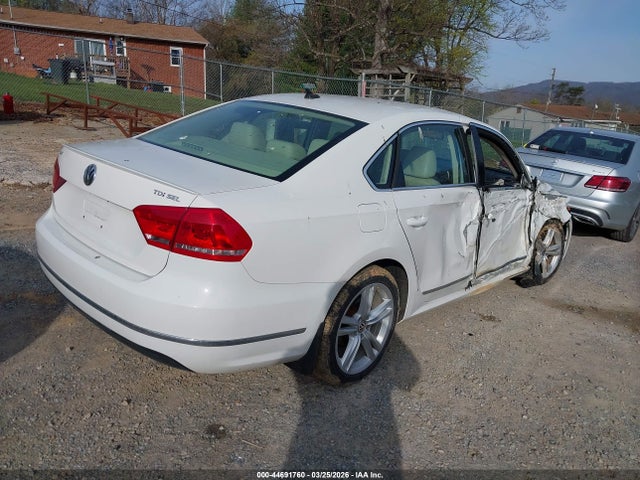 2013 Volkswagen Passat 2.0l Tdi Sel Premium მანქანა იყიდება აუქციონზე, vin: 1VWCN7A37DC014981, აუქციონის ნომერი: 44691760