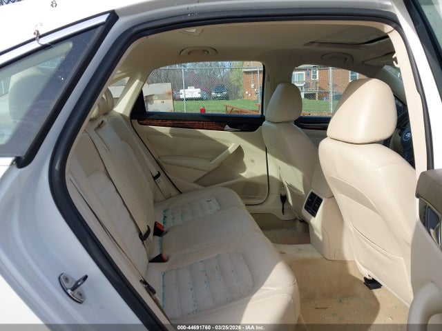 2013 Volkswagen Passat 2.0l Tdi Sel Premium მანქანა იყიდება აუქციონზე, vin: 1VWCN7A37DC014981, აუქციონის ნომერი: 44691760