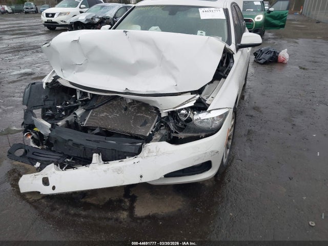 44691777 :رقم المزاد ، WBA8A9C34HK864122 vin ، 2017 Bmw 320i مزاد بيع