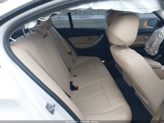 44691777 :رقم المزاد ، WBA8A9C34HK864122 vin ، 2017 Bmw 320i مزاد بيع
