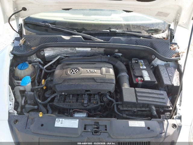 2016 Volkswagen Beetle 1.8t Se მანქანა იყიდება აუქციონზე, vin: 3VW517AT4GM803872, აუქციონის ნომერი: 44691805