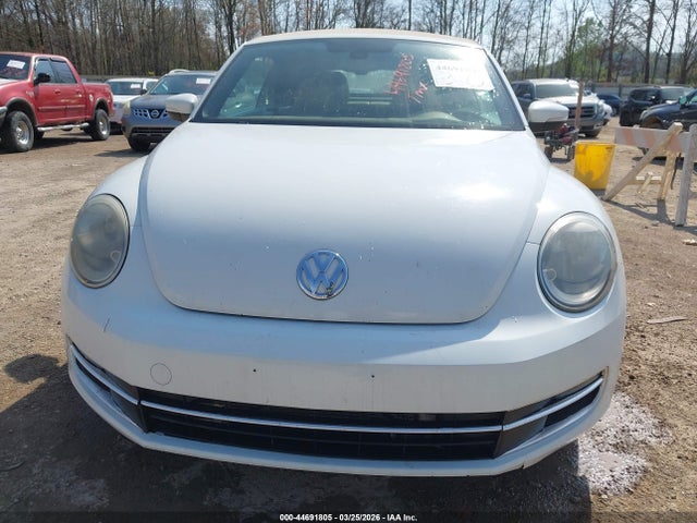 2016 Volkswagen Beetle 1.8t Se მანქანა იყიდება აუქციონზე, vin: 3VW517AT4GM803872, აუქციონის ნომერი: 44691805