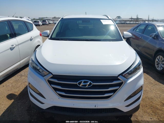 KM8J33A47HU598571 Hyundai TUCSON SE
