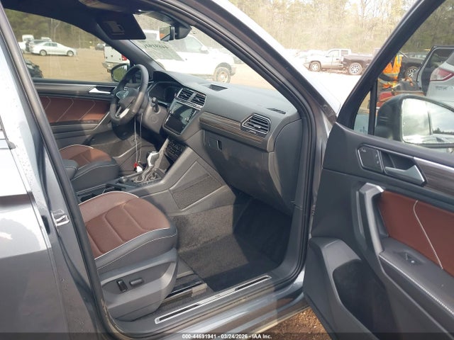 Продажа на аукционе авто 2024 Volkswagen Tiguan 2.0t Sel R-line, vin: 3VV4B7AX2RM180562, номер лота: 44691941