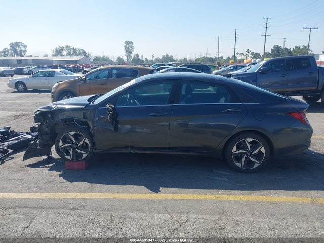 5NPLN4AG2NH058588 Hyundai ELANTRA SEL