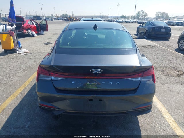 5NPLN4AG2NH058588 Hyundai ELANTRA SEL