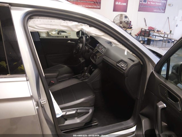 3VV3B7AX1MM005630 Volkswagen Tiguan 2.0t Se/2.0t Se R-line Black/2.0t Sel