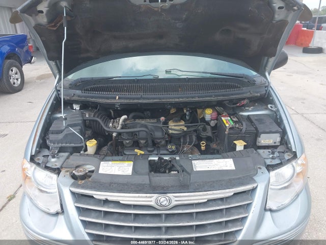 2005 CHRYSLER TOWN & COUNTRY 2C4GP54L85R422347 Photo 9