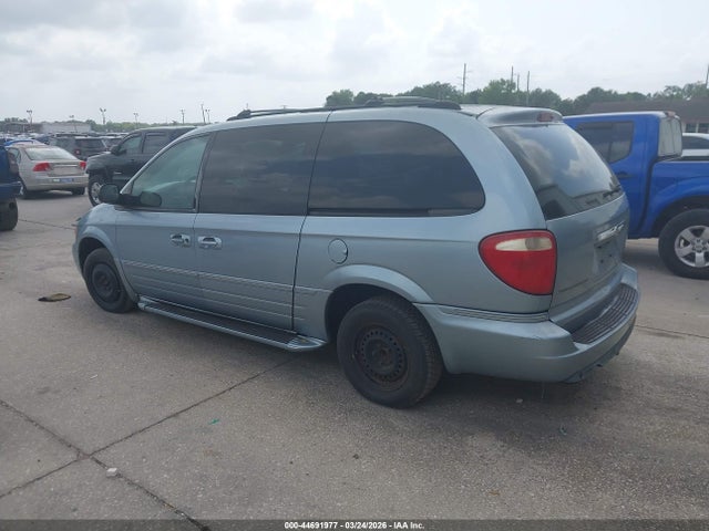 2005 CHRYSLER TOWN & COUNTRY 2C4GP54L85R422347 Photo 2