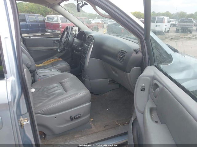 2005 CHRYSLER TOWN & COUNTRY 2C4GP54L85R422347 Photo 4