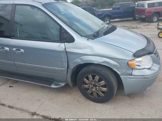 2005 CHRYSLER TOWN & COUNTRY 2C4GP54L85R422347 Photo 5