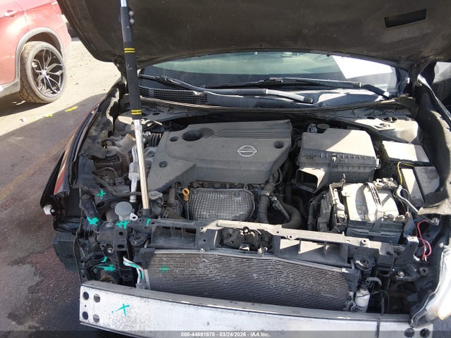 2015 Nissan Altima 2.5/2.5 S/2.5 Sl/2.5 Sv მანქანა იყიდება აუქციონზე, vin: 1N4AL3AP5FC262019, აუქციონის ნომერი: 44691978