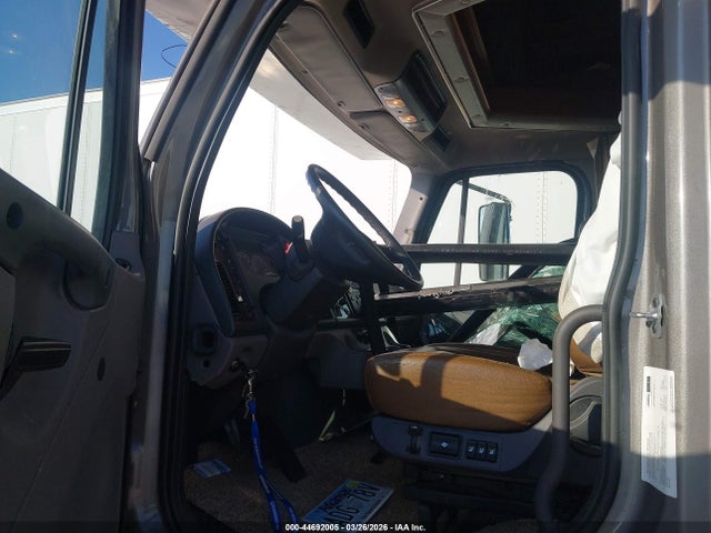 Продажа на аукционе авто 2018 Freightliner Chassis S-2, vin: 4UZADVFC6JCJV9916, номер лота: 44692005