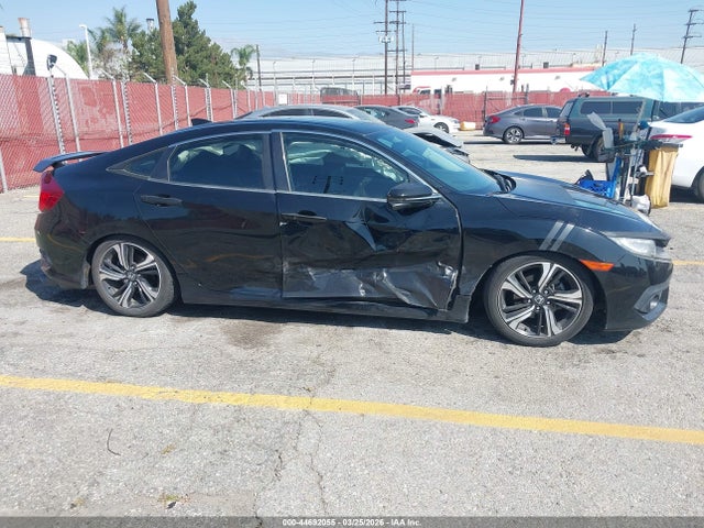 44692055 :رقم المزاد ، 19XFC1F90HE005960 vin ، 2017 Honda Civic Touring مزاد بيع