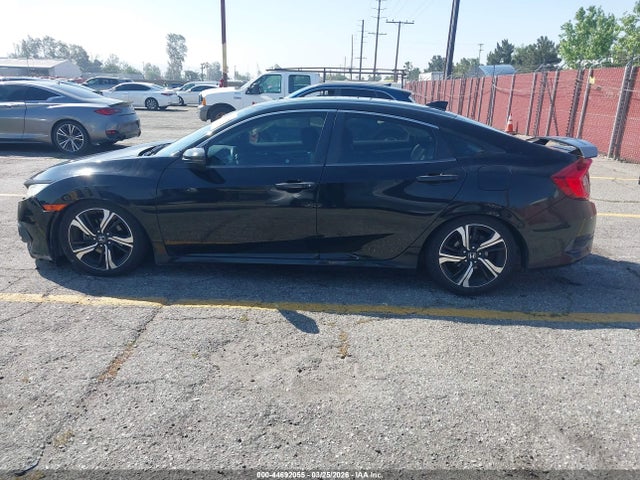 44692055 :رقم المزاد ، 19XFC1F90HE005960 vin ، 2017 Honda Civic Touring مزاد بيع