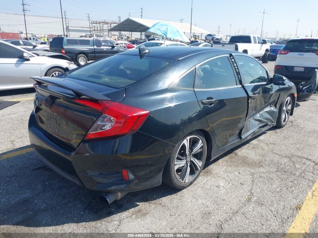 44692055 :رقم المزاد ، 19XFC1F90HE005960 vin ، 2017 Honda Civic Touring مزاد بيع