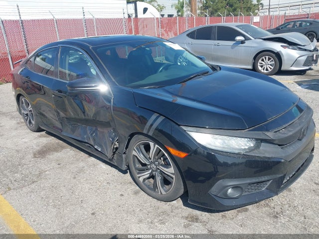 44692055 :رقم المزاد ، 19XFC1F90HE005960 vin ، 2017 Honda Civic Touring مزاد بيع