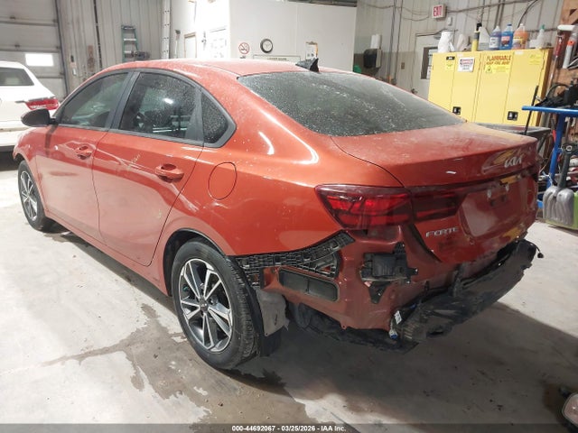 2022 Kia Forte Lxs მანქანა იყიდება აუქციონზე, vin: 3KPF24AD4NE467384, აუქციონის ნომერი: 44692067