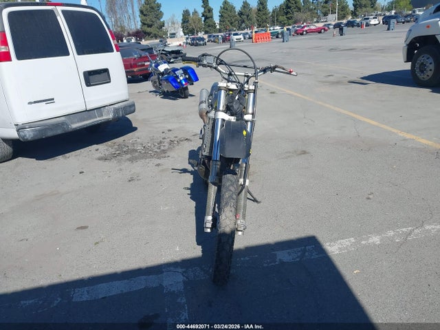44692071 :رقم المزاد ، JS1SK43A332101311 vin ، 2003 Suzuki Dr-z400 S مزاد بيع
