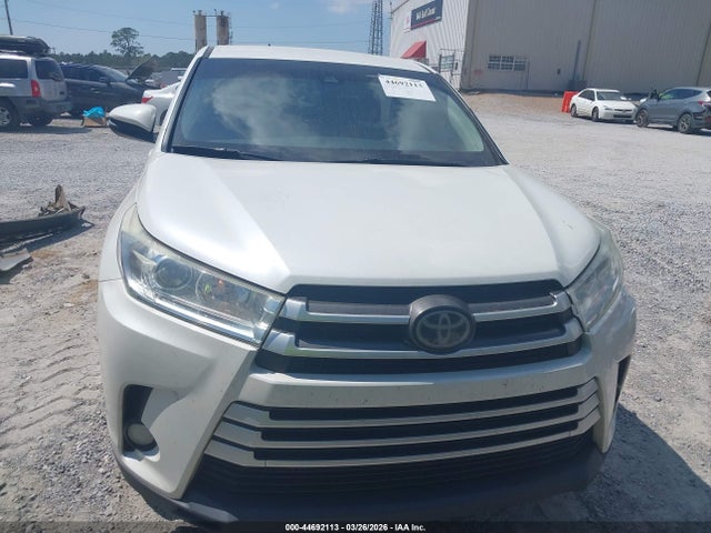 Toyota Highlander Le Plus 2018 5TDZZRFH7JS256441 Image 13