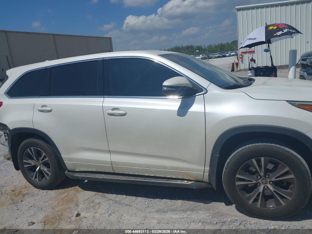 Toyota Highlander Le Plus 2018 5TDZZRFH7JS256441 Image 14