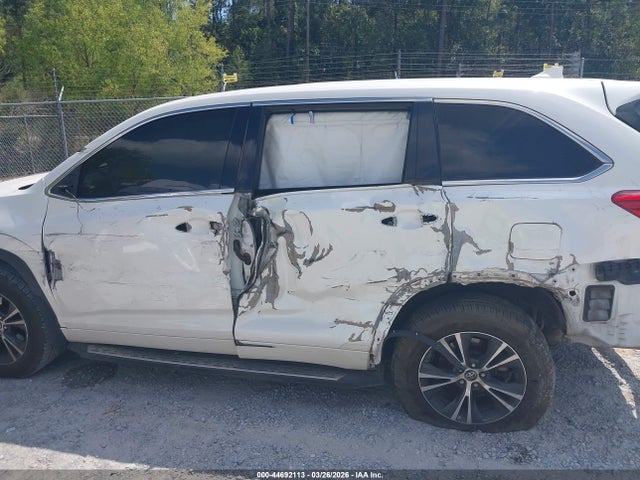 Toyota Highlander Le Plus 2018 5TDZZRFH7JS256441 Image 15