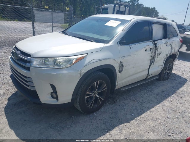 Toyota Highlander Le Plus 2018 5TDZZRFH7JS256441 Image 2