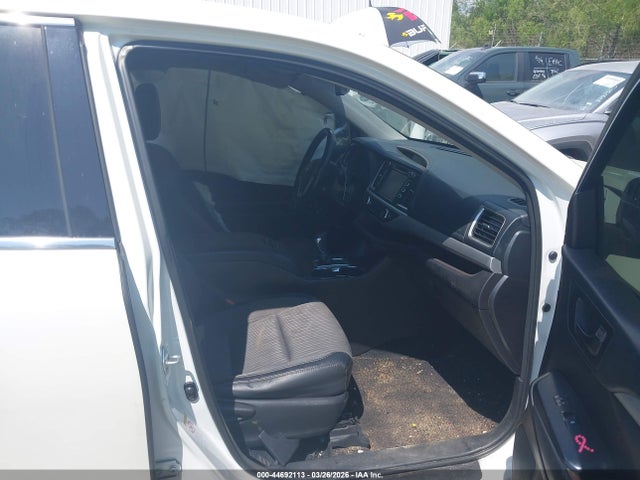 Toyota Highlander Le Plus 2018 5TDZZRFH7JS256441 Image 5