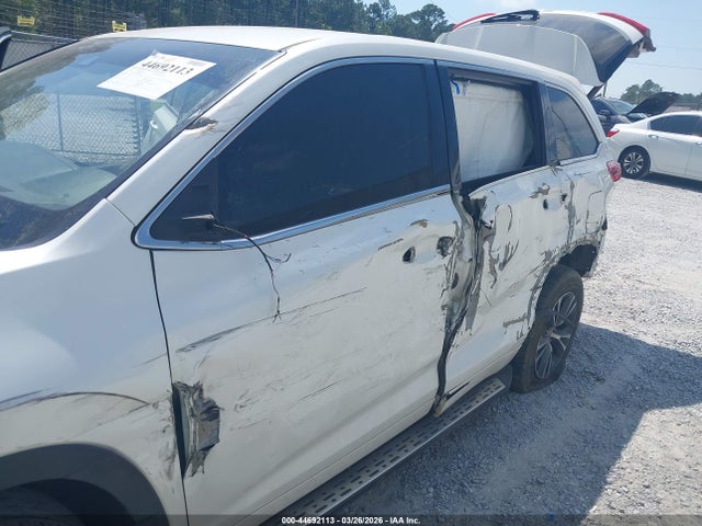 Toyota Highlander Le Plus 2018 5TDZZRFH7JS256441 Image 6
