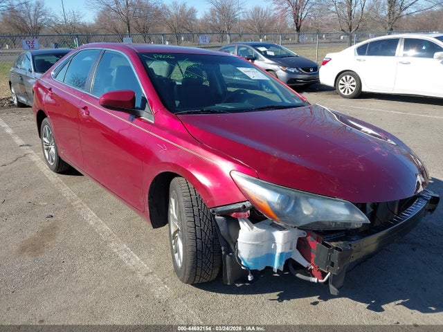 44692154 :رقم المزاد ، 4T1BF1FK0HU670895 vin ، 2017 Toyota Camry Se مزاد بيع