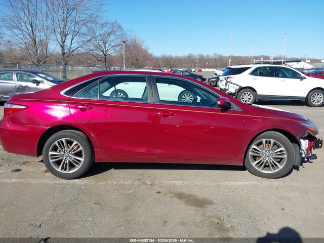 44692154 :رقم المزاد ، 4T1BF1FK0HU670895 vin ، 2017 Toyota Camry Se مزاد بيع