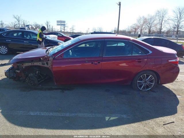 44692154 :رقم المزاد ، 4T1BF1FK0HU670895 vin ، 2017 Toyota Camry Se مزاد بيع