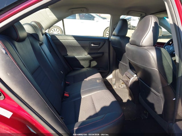 44692154 :رقم المزاد ، 4T1BF1FK0HU670895 vin ، 2017 Toyota Camry Se مزاد بيع