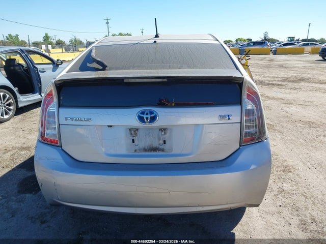 Toyota Prius Two 2015 JTDKN3DU2F0471732 Image 15