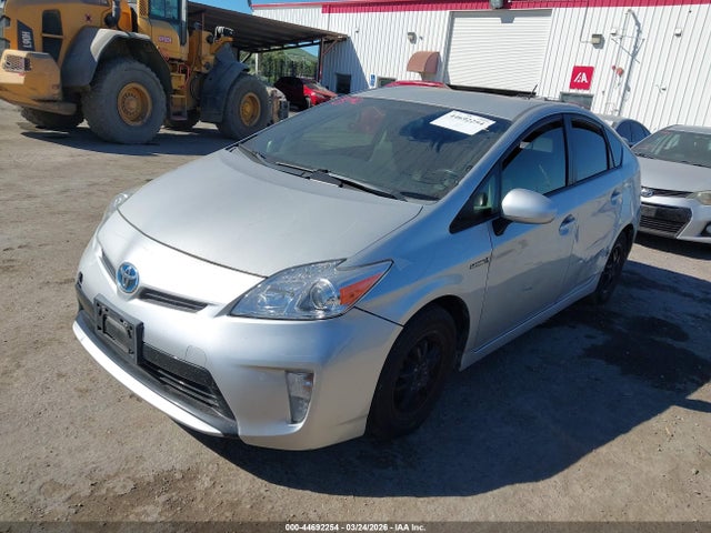 Toyota Prius Two 2015 JTDKN3DU2F0471732 Image 2