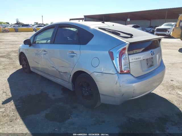 Toyota Prius Two 2015 JTDKN3DU2F0471732 Image 3