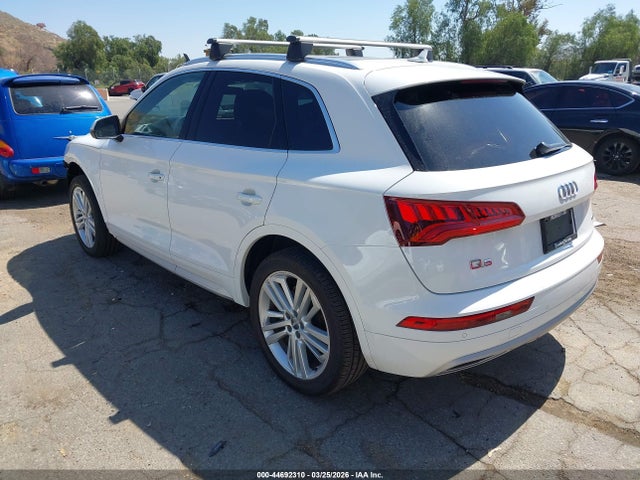 WA1BNAFY5K2042999 Audi Q5 45 Premium