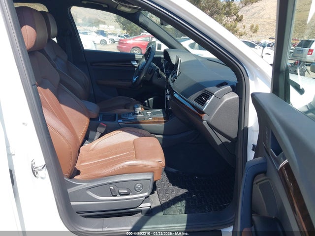WA1BNAFY5K2042999 Audi Q5 45 Premium