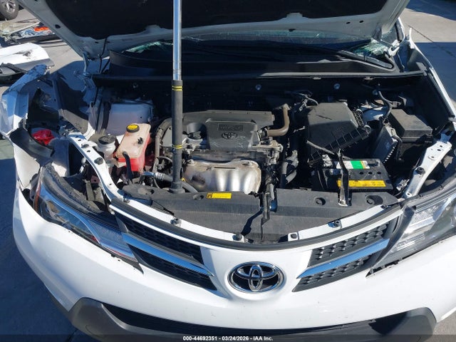 2T3ZFREV5FW158109 Toyota RAV4 LE