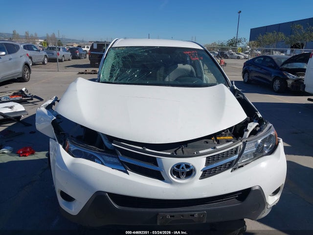 2T3ZFREV5FW158109 Toyota RAV4 LE