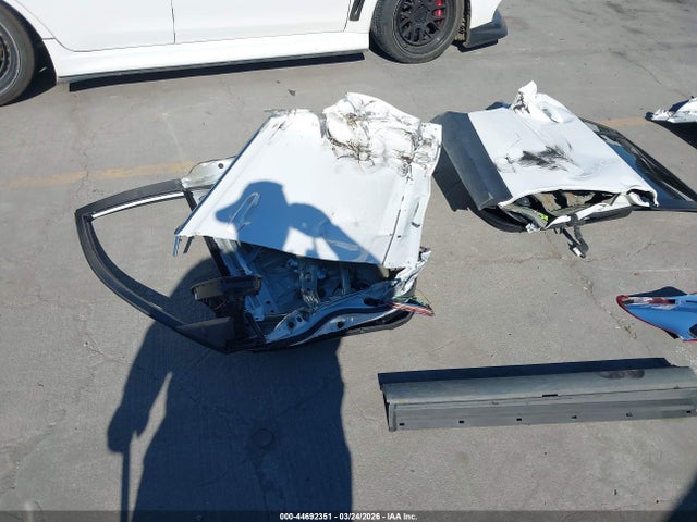 2T3ZFREV5FW158109 Toyota RAV4 LE