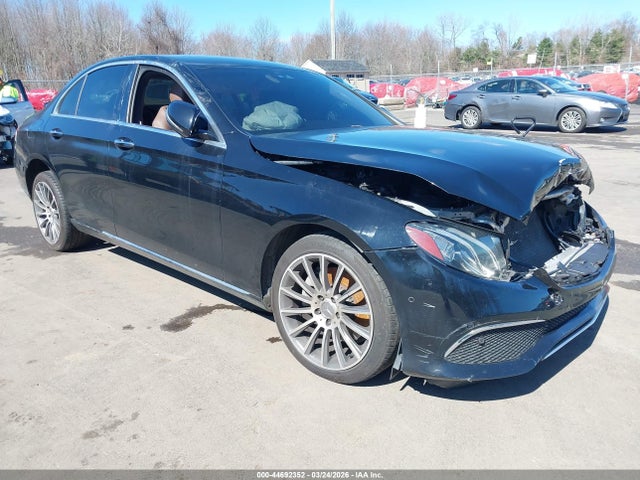 44692352 :رقم المزاد ، WDDZF4KB3JA435804 vin ، 2018 Mercedes-benz E 300 4matic مزاد بيع