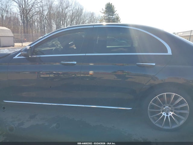 44692352 :رقم المزاد ، WDDZF4KB3JA435804 vin ، 2018 Mercedes-benz E 300 4matic مزاد بيع
