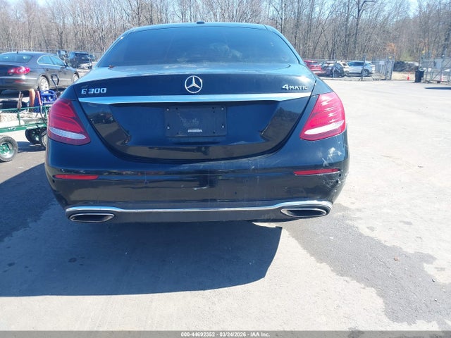 44692352 :رقم المزاد ، WDDZF4KB3JA435804 vin ، 2018 Mercedes-benz E 300 4matic مزاد بيع