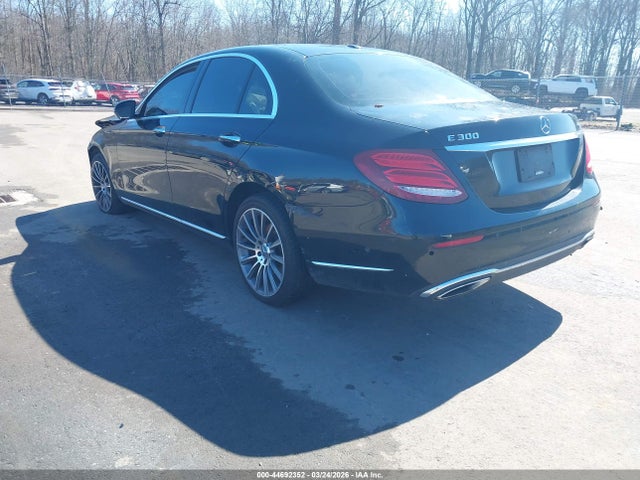 44692352 :رقم المزاد ، WDDZF4KB3JA435804 vin ، 2018 Mercedes-benz E 300 4matic مزاد بيع