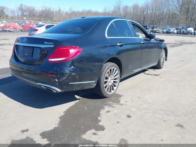 44692352 :رقم المزاد ، WDDZF4KB3JA435804 vin ، 2018 Mercedes-benz E 300 4matic مزاد بيع