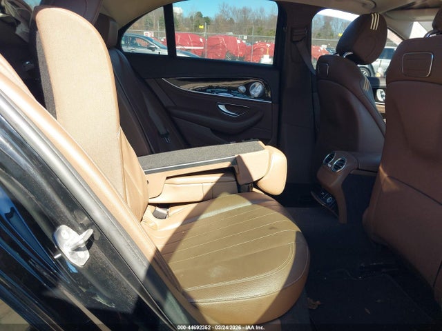 44692352 :رقم المزاد ، WDDZF4KB3JA435804 vin ، 2018 Mercedes-benz E 300 4matic مزاد بيع